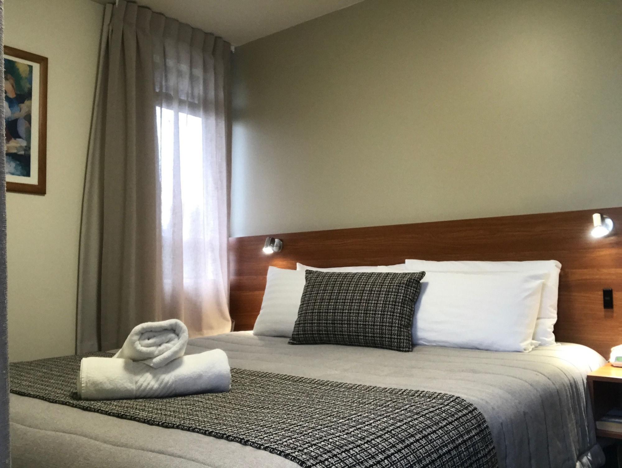Ventura Inn & Suites Hamilton Extérieur photo