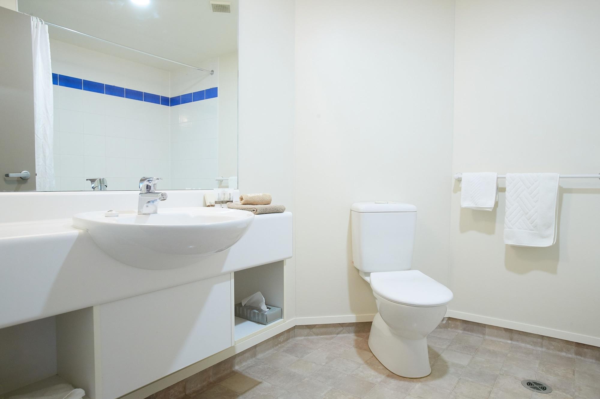 Ventura Inn & Suites Hamilton Extérieur photo