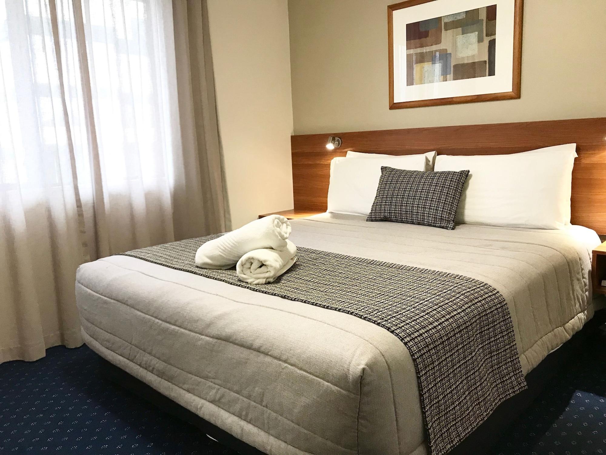 Ventura Inn & Suites Hamilton Extérieur photo