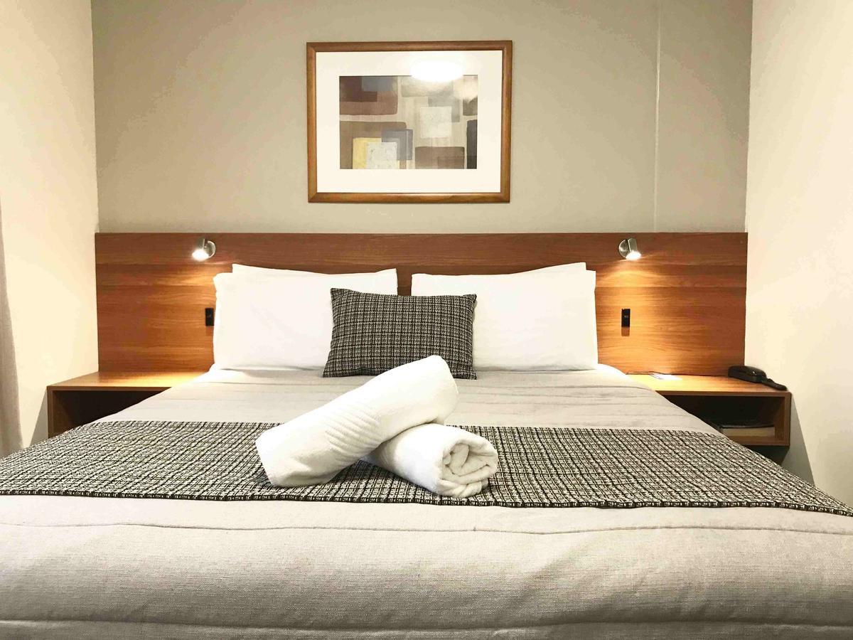Ventura Inn & Suites Hamilton Extérieur photo