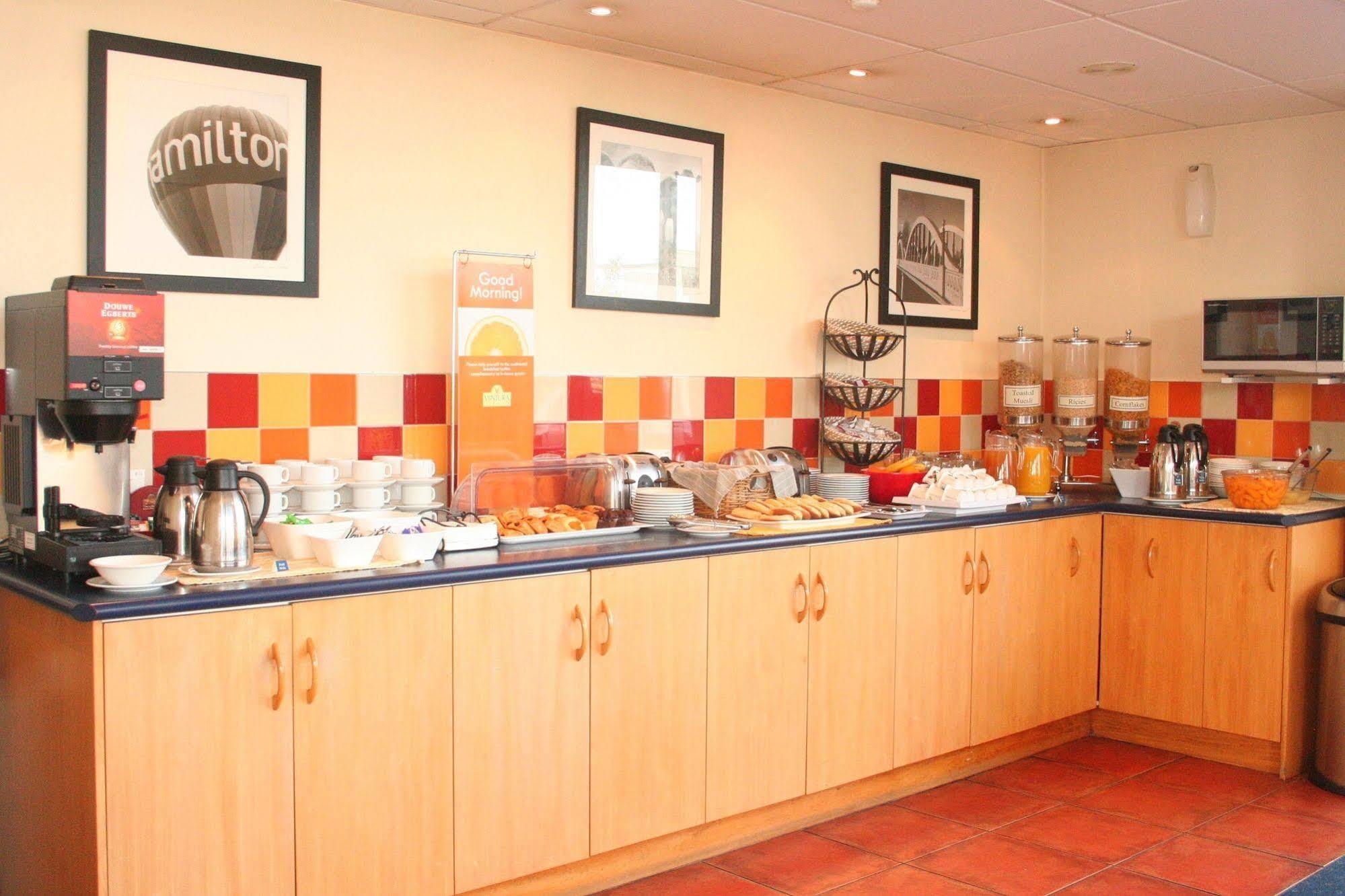 Ventura Inn & Suites Hamilton Extérieur photo